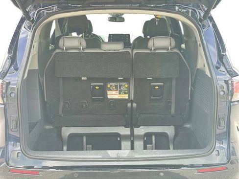 Used 2023 Toyota Sienna Limited FWD image 13