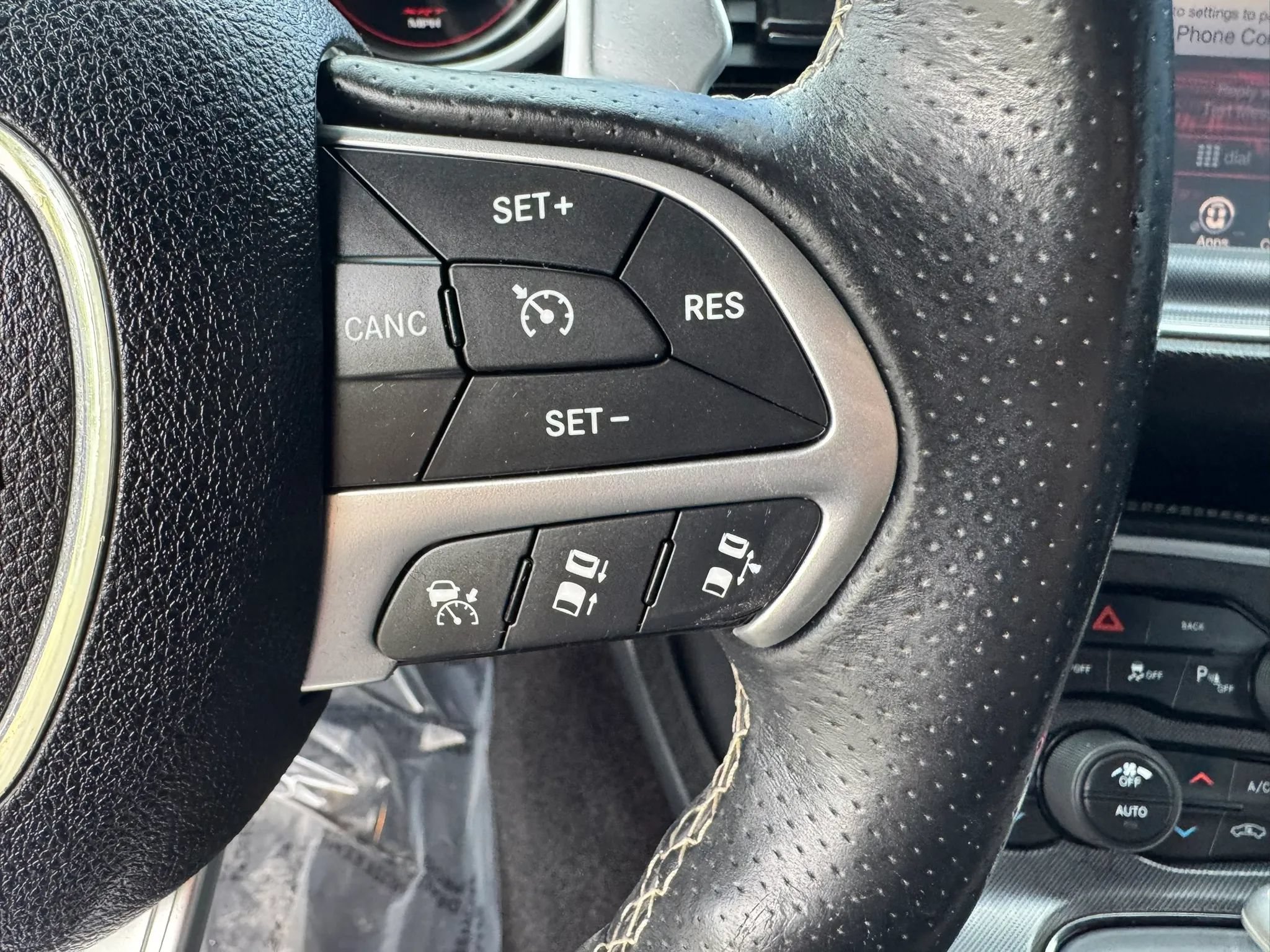 Used 2016 Dodge Challenger SRT w/ Technology Group RWD image 18