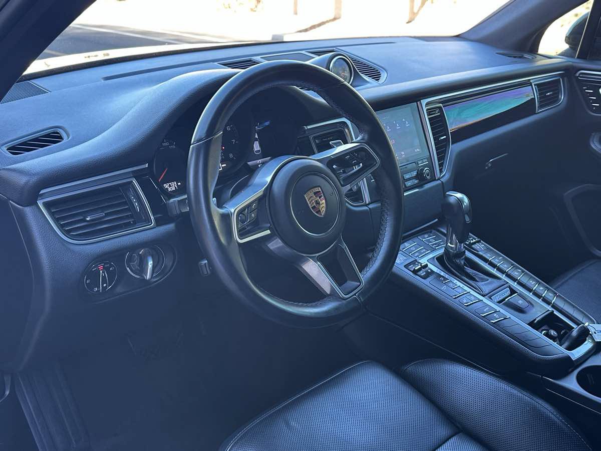 Used 2018 Porsche Macan AWD/4WD image 24
