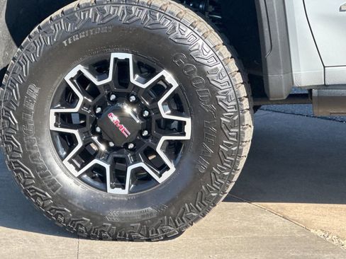 Certified 2025 GMC Sierra 2500 AT4X image 27