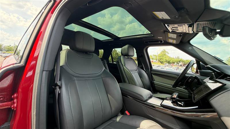 Used 2024 Land Rover Range Rover Sport SE AWD/4WD image 18
