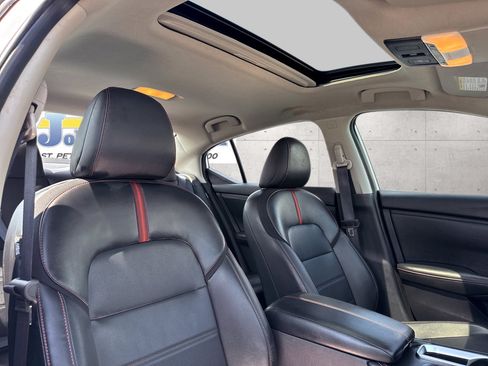 Used 2025 Nissan Sentra SR w/ SR Premium Package FWD image 7