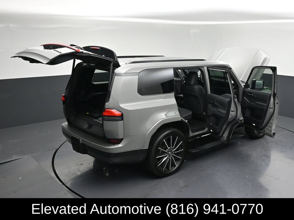 Used 2025 Lexus GX 550 w/ Accessory Package (2T) AWD/4WD image 39