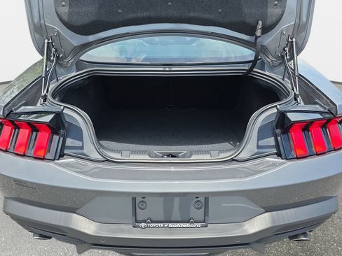 Used 2025 Ford Mustang Coupe RWD image 11