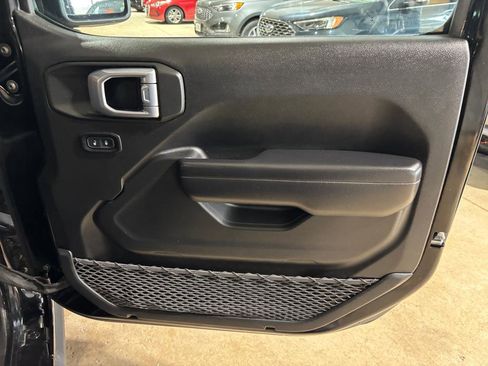 Used 2021 Jeep Wrangler Unlimited Rubicon image 16