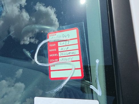 Certified 2023 Kia Telluride S w/ S Sunroof Package AWD/4WD image 12