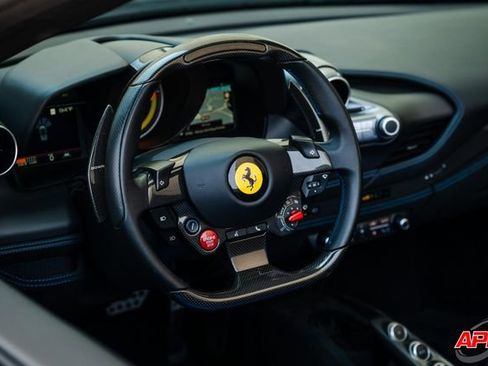 Used 2022 Ferrari F8 Tributo image 6