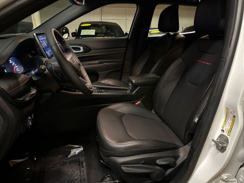 Used 2025 Jeep Compass Trailhawk w/ Trailer Tow Group image 35