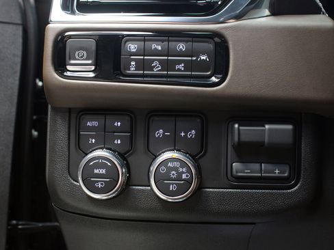 Used 2025 GMC Yukon Denali Ultimate w/ LPO, Floor Liner Package AWD/4WD image 86