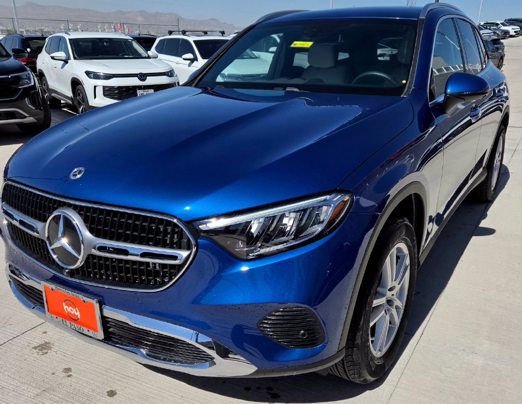 Used 2026 Mercedes-Benz GLC 300 image 2