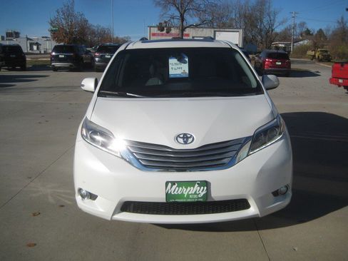 Used 2015 Toyota Sienna Limited Premium image 3