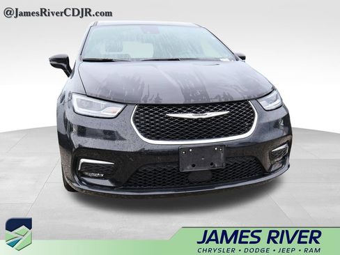 Used 2025 Chrysler Pacifica Select FWD image 6