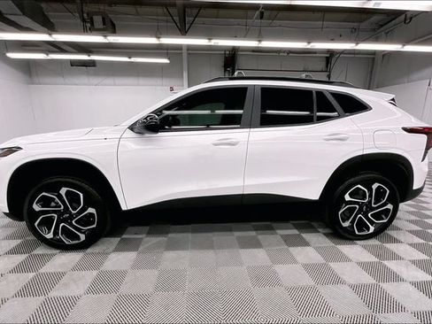 Used 2025 Chevrolet Trax RS w/ Driver Confidence Package FWD image 15