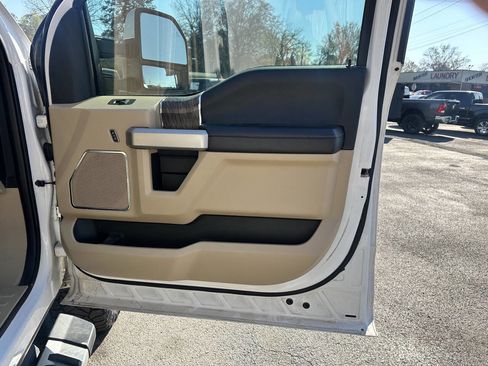 Used 2017 Ford F250 Lariat w/ Lariat Ultimate Package image 14