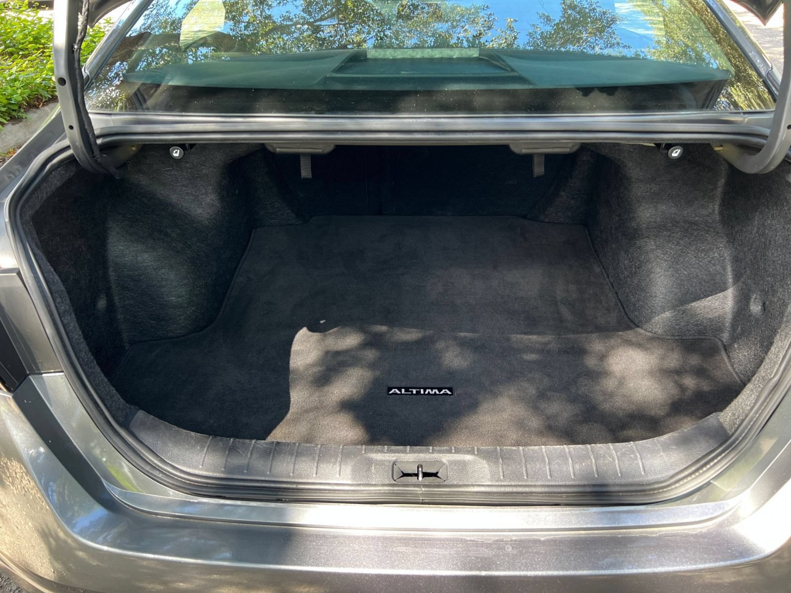 Used 2025 Nissan Altima 2.5 SV FWD image 30