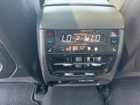 Used 2022 Jeep Grand Cherokee Summit AWD/4WD image 7