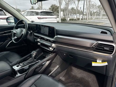 Used 2025 Kia Telluride S image 33