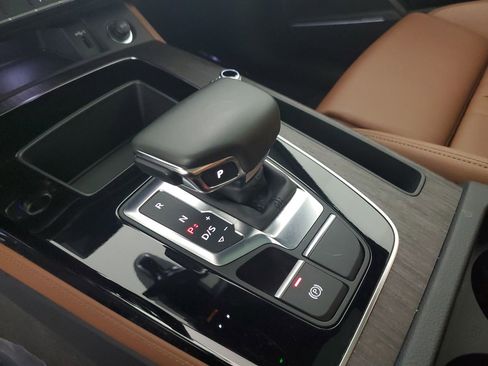 Certified 2025 Audi Q5 2.0T Premium Plus image 17