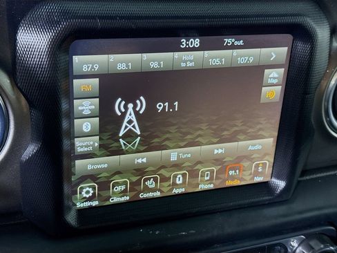 Used 2018 Jeep Wrangler Unlimited Sahara w/ Dual Top Group AWD/4WD image 7