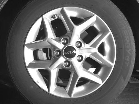 Used 2025 Kia Soul LX w/ LX Technology Package FWD image 12