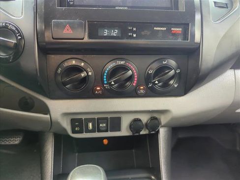 Used 2012 Toyota Tacoma 4x4 Access Cab image 11