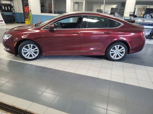 Used 2015 Chrysler 200 Limited w/ Convenience Group FWD image 4