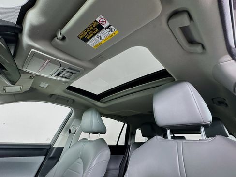 Used 2023 Toyota Highlander XLE AWD/4WD image 21