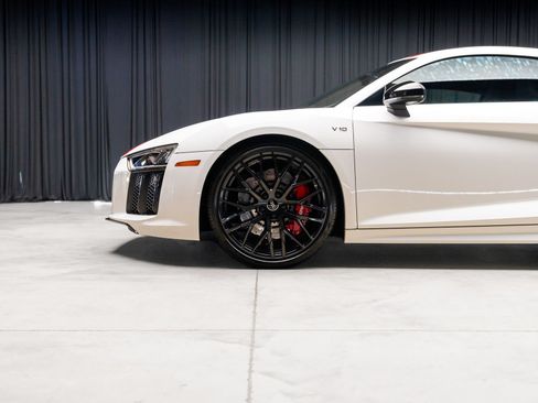 Used 2018 Audi R8 V10 w/ 20" Wheel Package RWD image 26