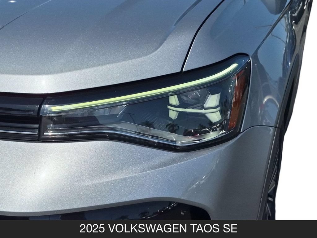 Used 2025 Volkswagen Taos SE FWD image 10