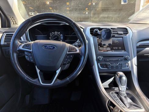 Used 2016 Ford Fusion SE w/ Equipment Group 202A image 18