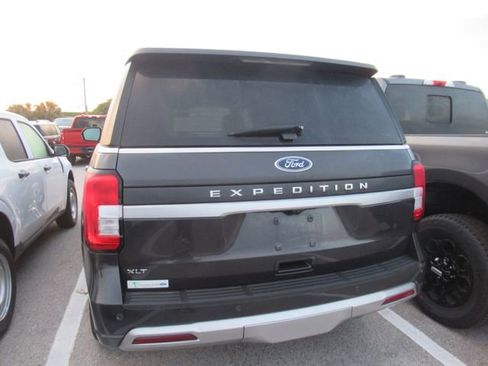 Used 2023 Ford Expedition XLT RWD image 4