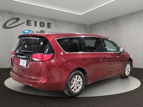 Used 2023 Chrysler Voyager LX FWD image 4