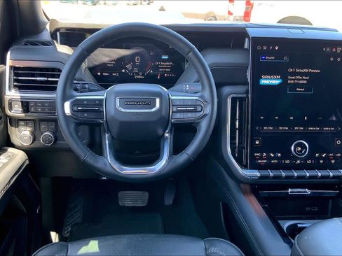Used 2025 GMC Yukon XL Denali AWD/4WD image 6