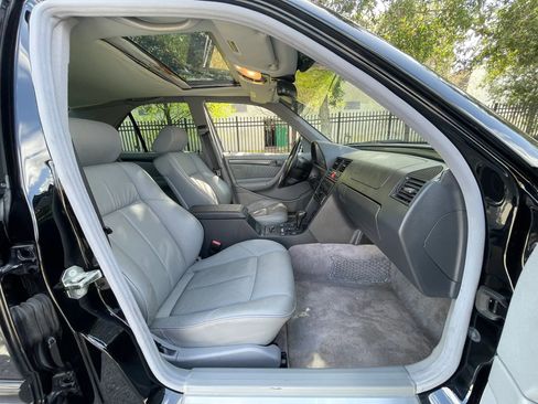 Used 1999 Mercedes-Benz C 280 Sedan image 23