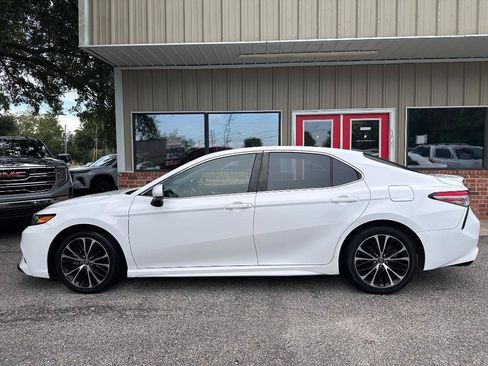Used 2018 Toyota Camry SE FWD image 5