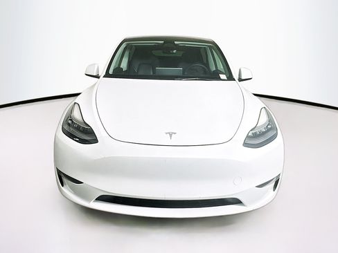 Used 2023 Tesla Model Y AWD image 2