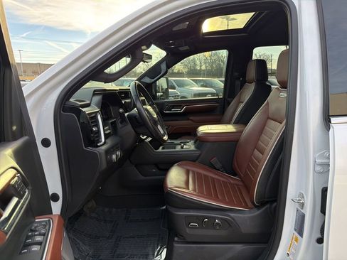 Used 2024 GMC Sierra 3500 Denali Ultimate image 11