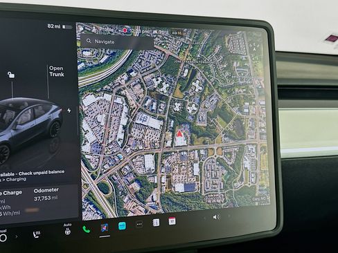 Used 2023 Tesla Model Y Long Range image 21