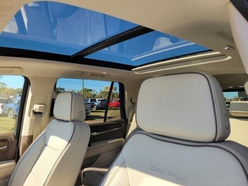 Used 2023 GMC Yukon Denali AWD/4WD image 25