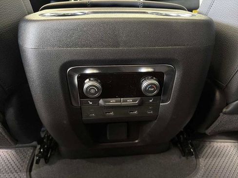 New 2026 GMC Yukon Denali w/ Denali Reserve Package AWD/4WD image 4