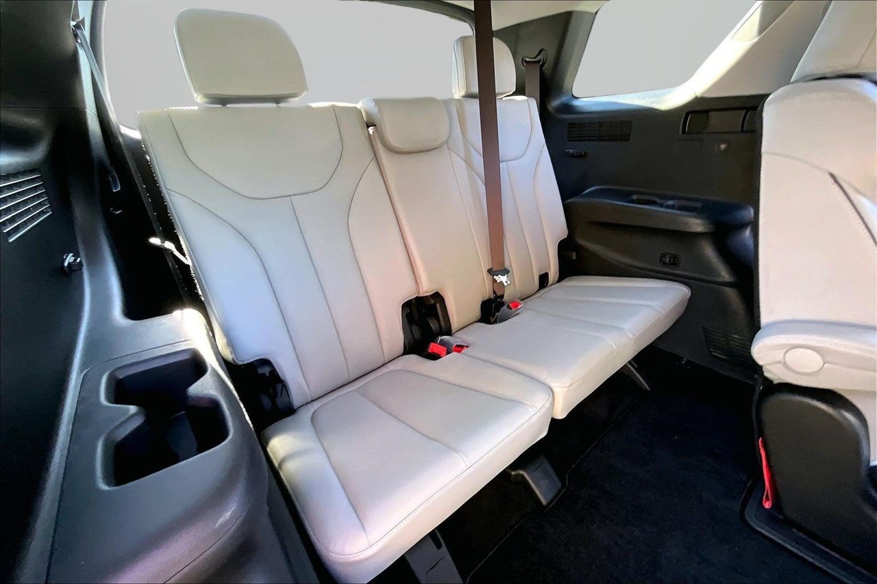 Used 2024 Hyundai Palisade SEL w/ Premium Package FWD image 25