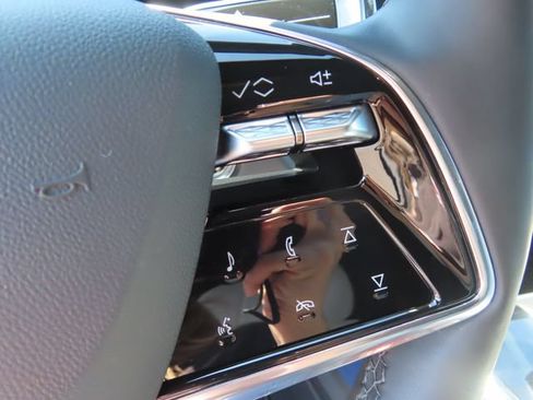 Used 2024 Cadillac Lyriq Sport AWD/4WD image 19
