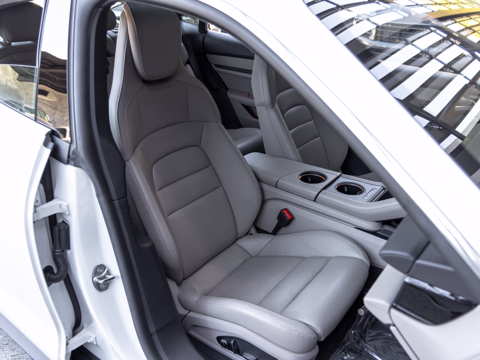 Certified 2022 Porsche Taycan 4S AWD/4WD image 54