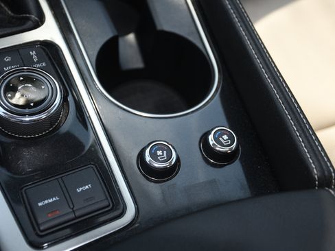 Used 2018 Nissan Maxima Platinum image 16