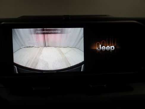 Used 2024 Jeep Wrangler Unlimited w/ Convenience Group image 27