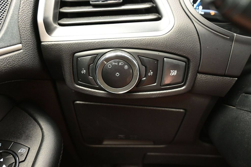 Used 2024 Ford Edge SEL AWD/4WD image 15