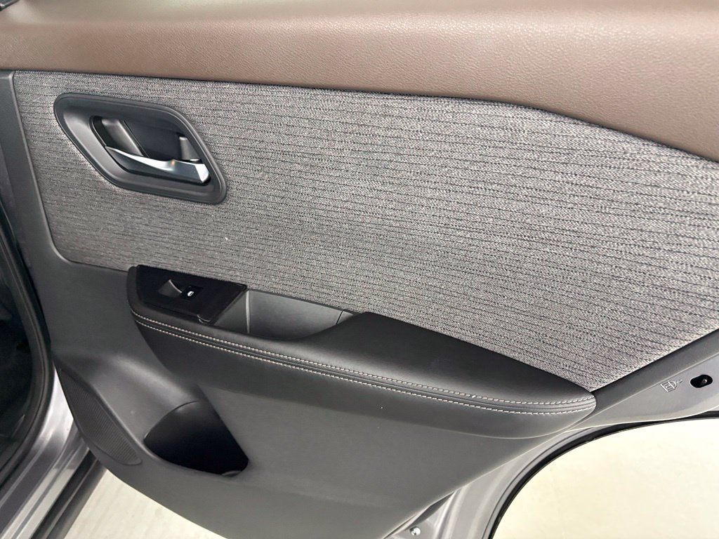 Used 2022 Nissan Rogue SV FWD image 36