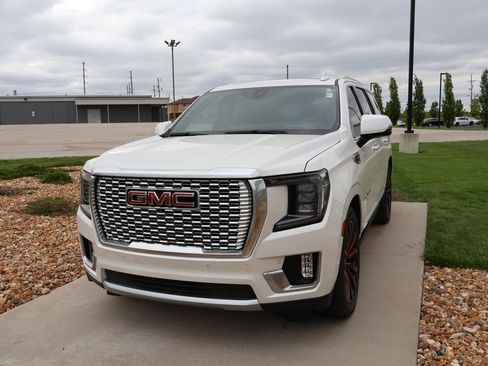 Used 2021 GMC Yukon Denali w/ Denali Ultimate Package AWD/4WD image 1