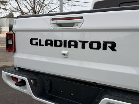 Used 2021 Jeep Gladiator Overland image 15