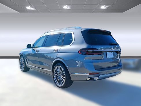Used 2026 BMW X7 xDrive40i w/ Premium Package AWD/4WD image 3